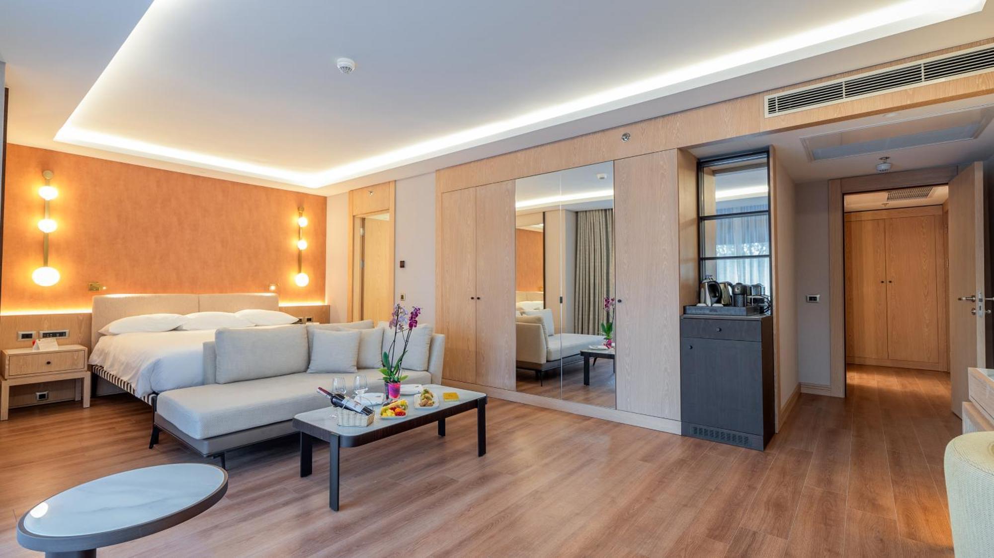 Family Suite Pool Access