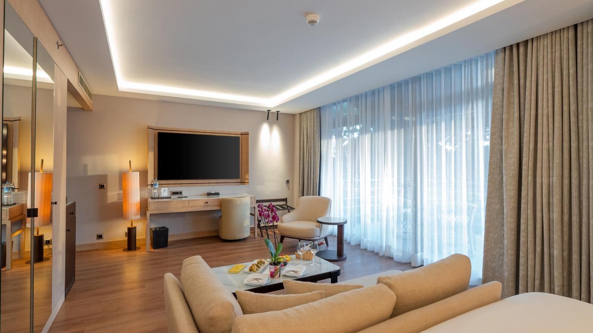 Family Suite Pool Access